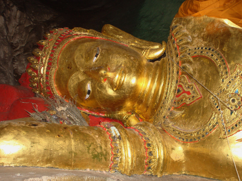 พระพุทธรูปปางไสยาสน์ ถ้ำเขาประสงค์ 