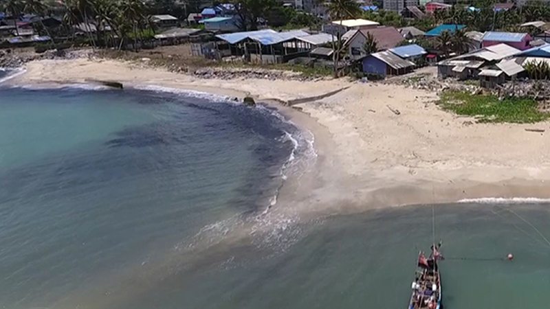 น้ำมันตกค้างในทะเลหาดบ้านหน้าศาล