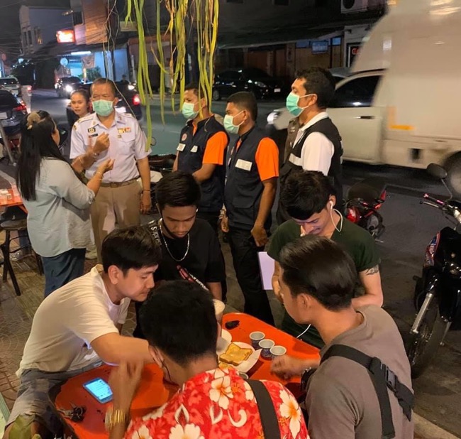 ร้านอาหาร ร้านน้ำชา พบการ์ดเริ่มตก