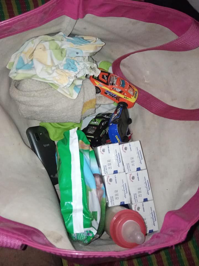 กระเตงลูกไปกรีดยาง