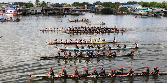 ลากพระและแข่งขันเรือเพรียวปากพนัง