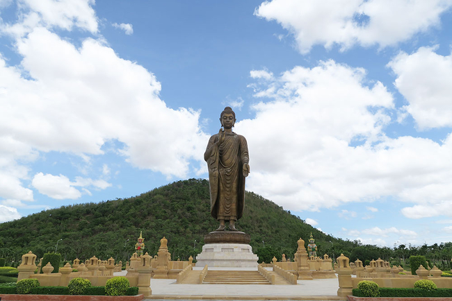 พระพุทธเมตตาประชาไทยไตรโลกนาถคันธารราฐอนุสรณ์ จ.กาญจนบุรี