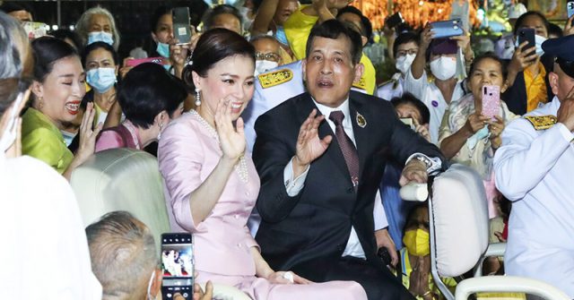 ในหลวง โปรดเกล้าฯ นำเงินประชาชนทูลเกล้าฯ ถวาย พระราชทานช่วยเหลือราษฎรประสบอุทกภัยภาคใต้